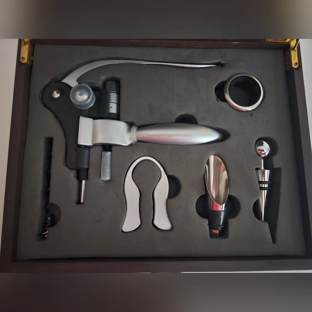 NWOT CONNOISSEUR CORKSCREW Deluxe Wine Accessory Set in Wood Box
